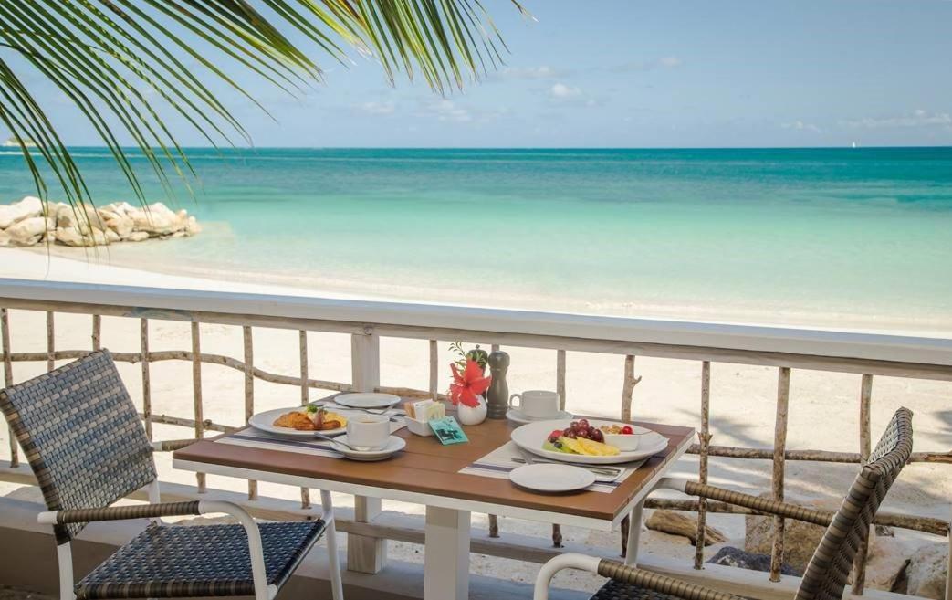Siboney Beach Club St. John's Екстериор снимка